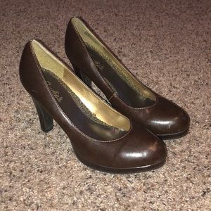 Brown heels. Size 7.